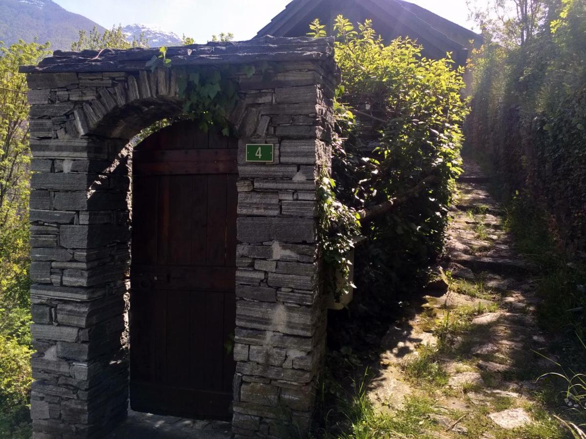 イントラーニャ Rustico "Casa Di Sasso"ヴィラ エクステリア 写真
