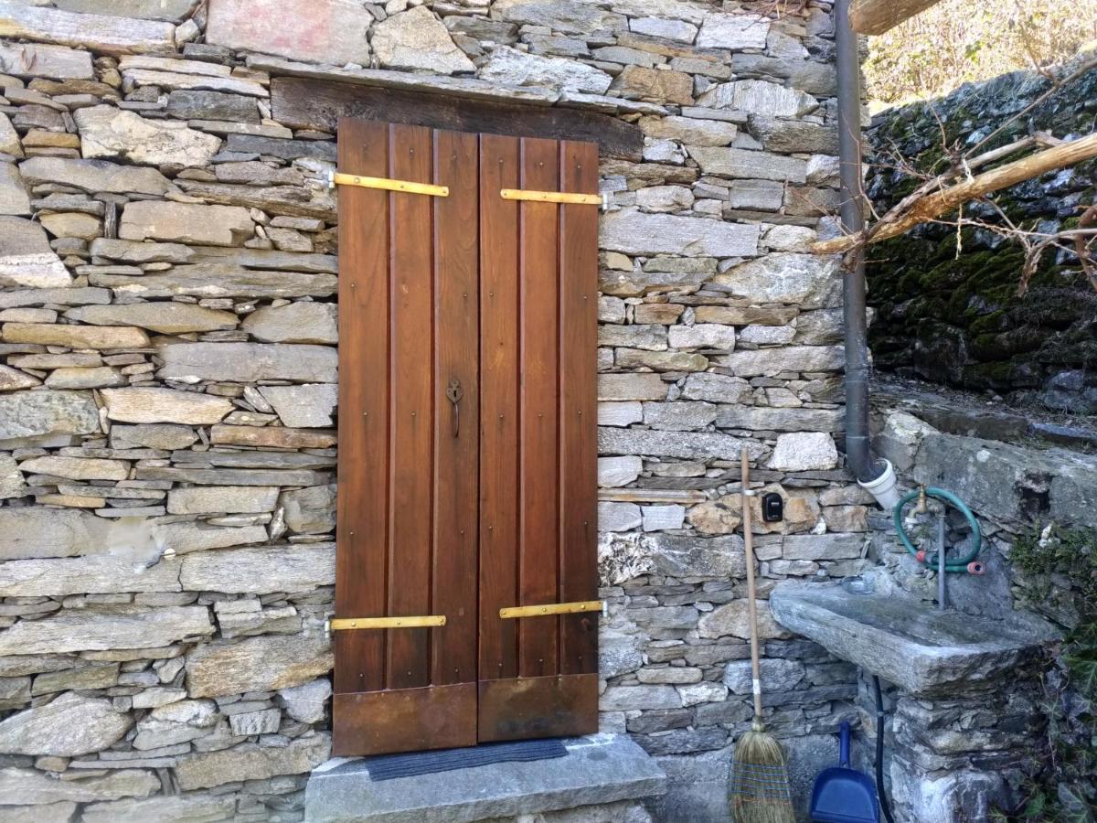イントラーニャ Rustico "Casa Di Sasso"ヴィラ エクステリア 写真