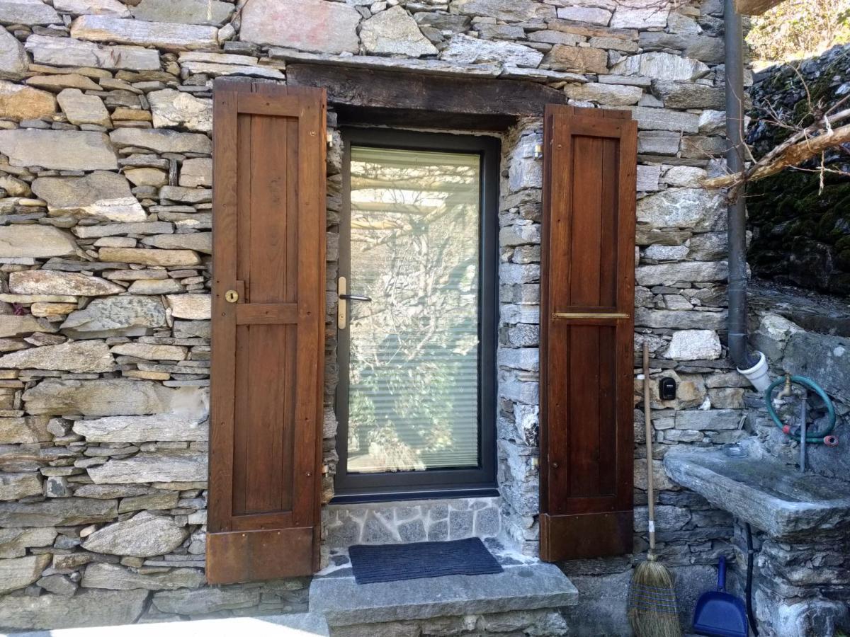 イントラーニャ Rustico "Casa Di Sasso"ヴィラ エクステリア 写真