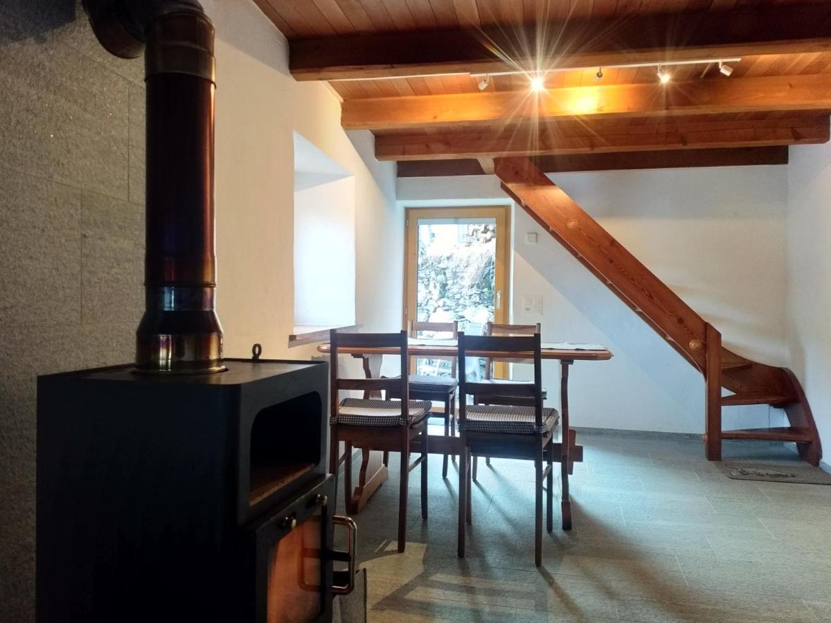 イントラーニャ Rustico "Casa Di Sasso"ヴィラ エクステリア 写真
