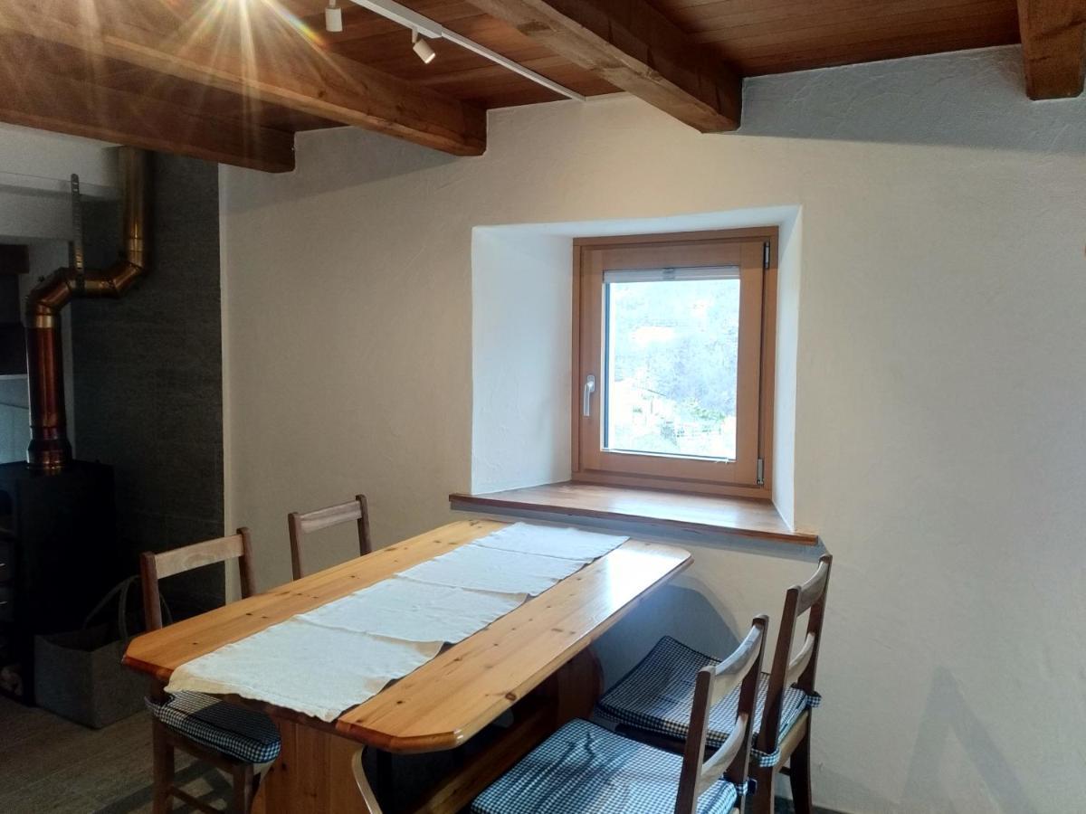 イントラーニャ Rustico "Casa Di Sasso"ヴィラ エクステリア 写真
