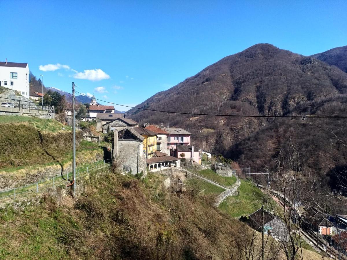 イントラーニャ Rustico "Casa Di Sasso"ヴィラ エクステリア 写真