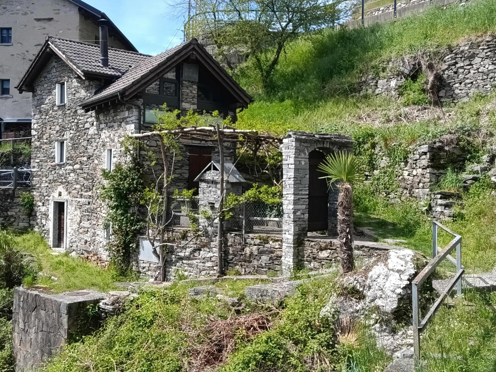イントラーニャ Rustico "Casa Di Sasso"ヴィラ エクステリア 写真