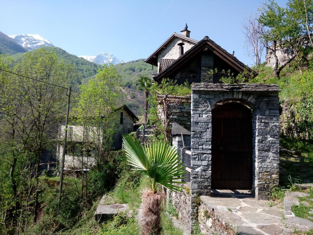 イントラーニャ Rustico "Casa Di Sasso"ヴィラ エクステリア 写真